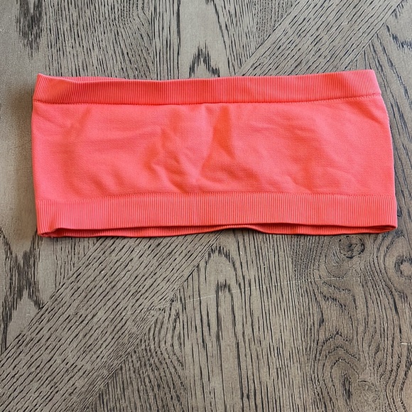 Victoria’s Secret Seamless Bandeau Bra Small Coral Pink EUC - Picture 2 of 3